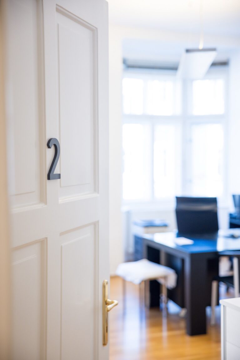 Behandlungsraum 2 in der Odination Dr. Pittl im Zentrum von Innsbruck